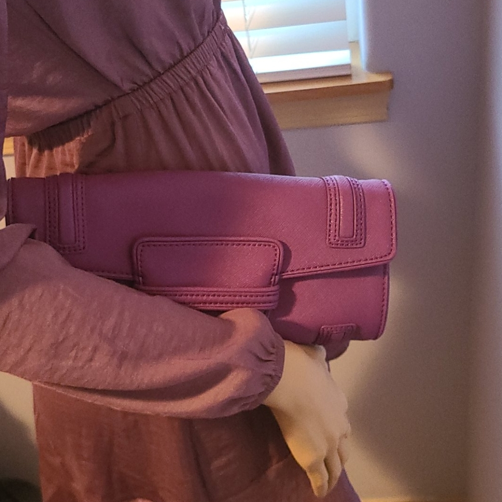 BCBG clutch